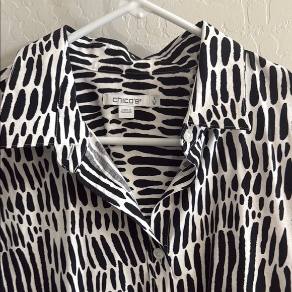 Chico's Black and White Casual Button Down Shirt size 2 - Picture 3 of 9
